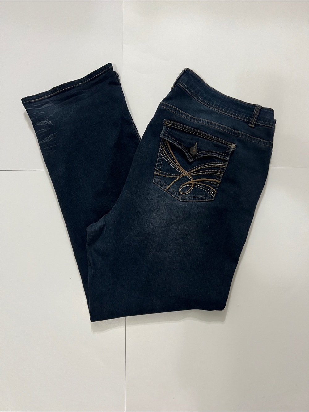 Womens Plus Size Wallflower Mid Rise Bootcut Jeans Size 22